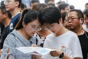 里夫斯：湖人习惯了夺冠 希望我们本赛季能举起真正的总冠军旗帜